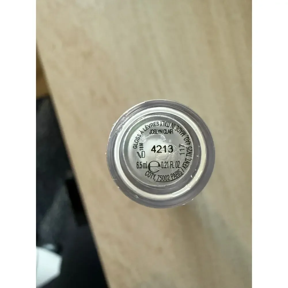 $42 New Gucci Hydrating Plumping Lip Gloss - Clear